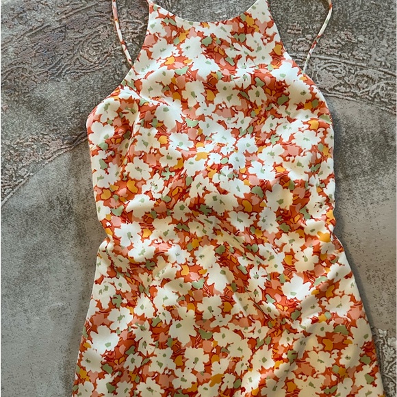 Low back floral dress with tie back from dynamite - Picture 8 of 9